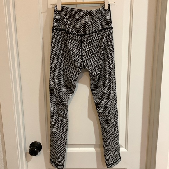 Lululemon Wunder unders in Monochromic black - Picture 4 of 8